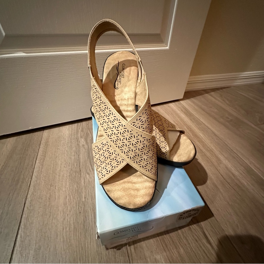 Comfortview Women's Beige Cutout Sandals